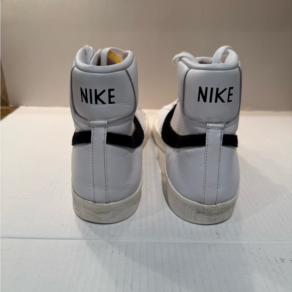 Nike Blazer Mid 77 Vintage Sneakers - Picture 4 of 9
